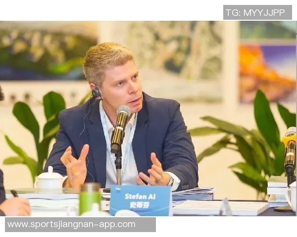 马克西半场表现惊艳16分5板7助展现领袖风范 马克西半场表现惊艳16分5板7助展现领袖风范